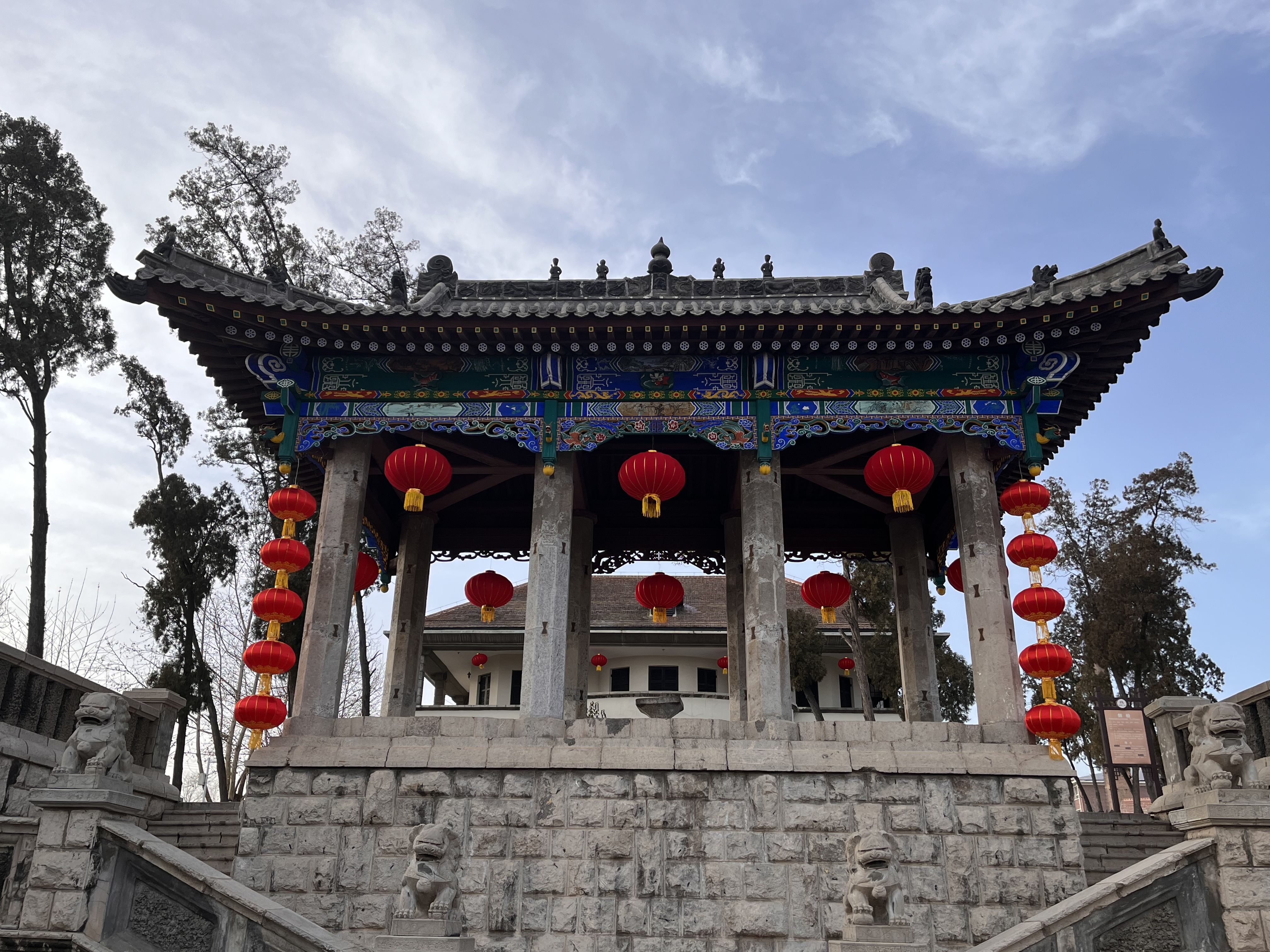 西洋莲花大门近景.jpg